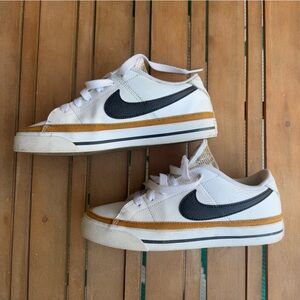 Nike White and Black Sneakers with Tan Stripe